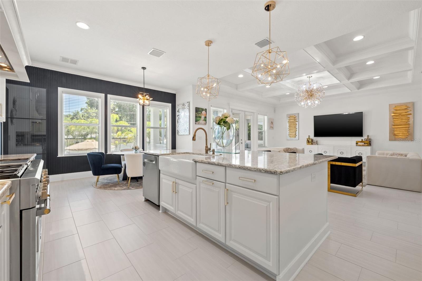 Listing photo id 10 for 439 Bayview Drive Ne