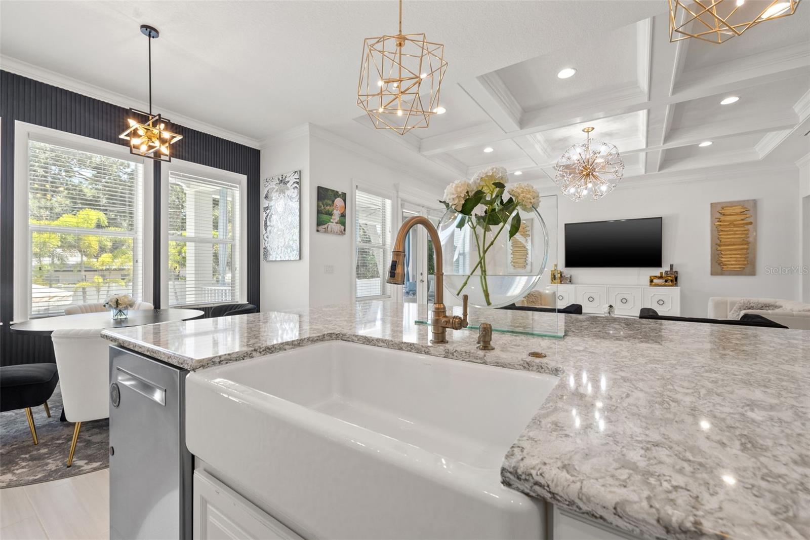 Listing photo id 12 for 439 Bayview Drive Ne
