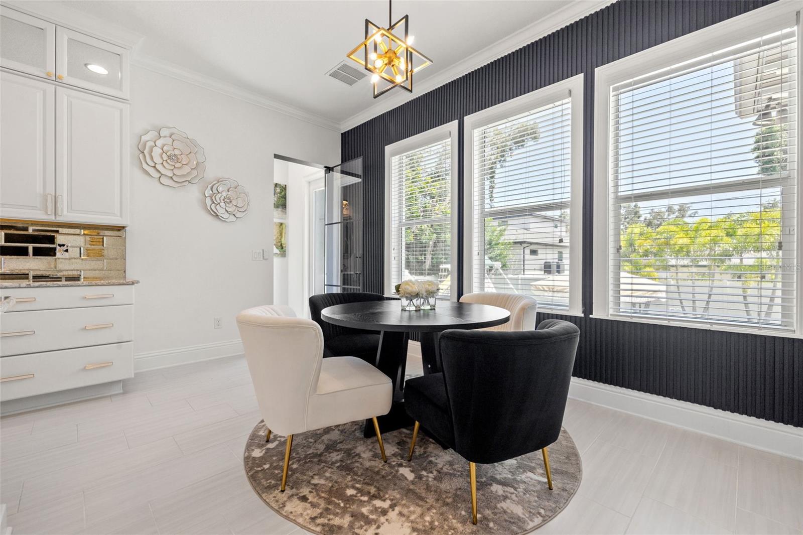 Listing photo id 13 for 439 Bayview Drive Ne