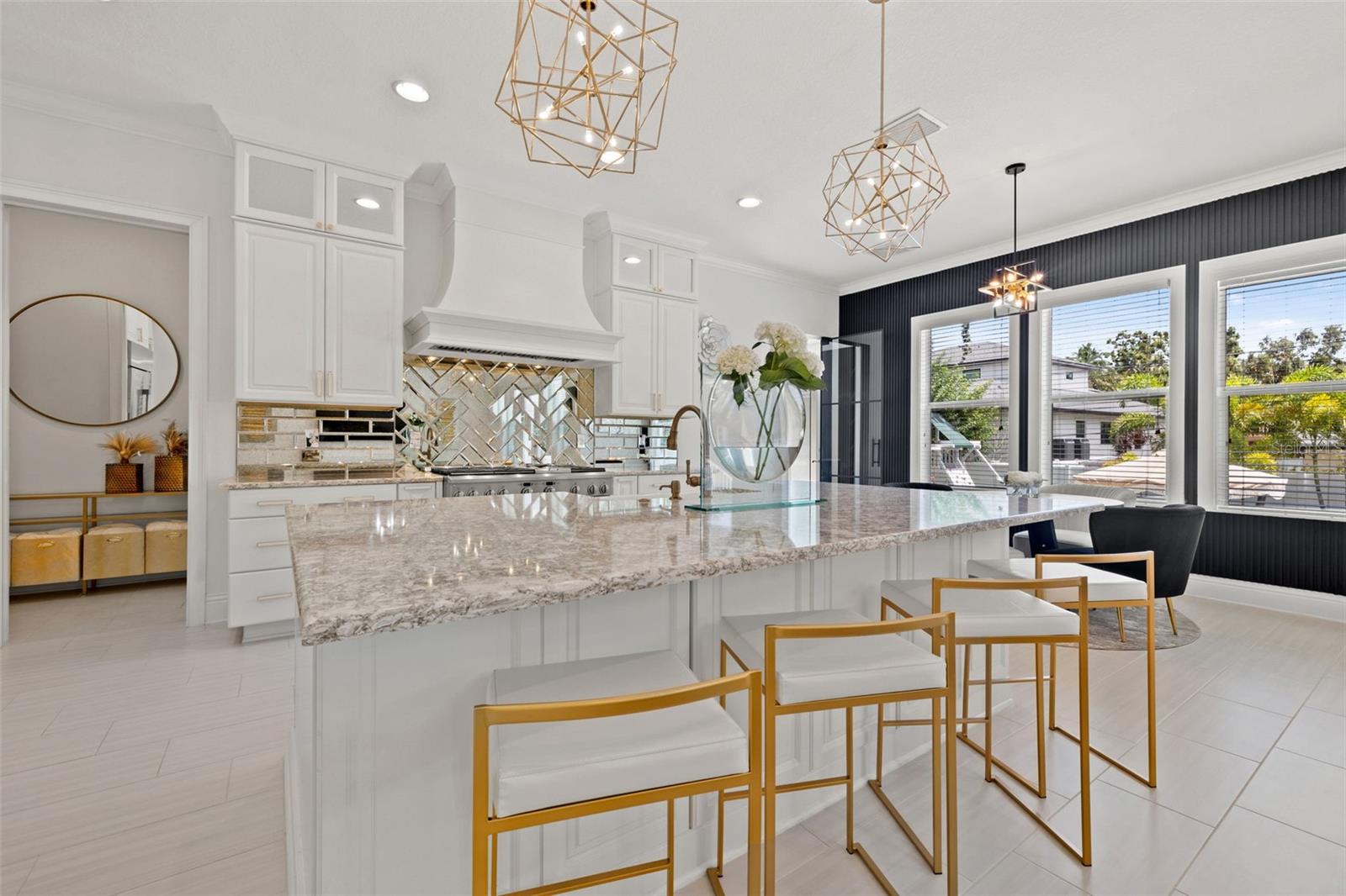 Listing photo id 15 for 439 Bayview Drive Ne