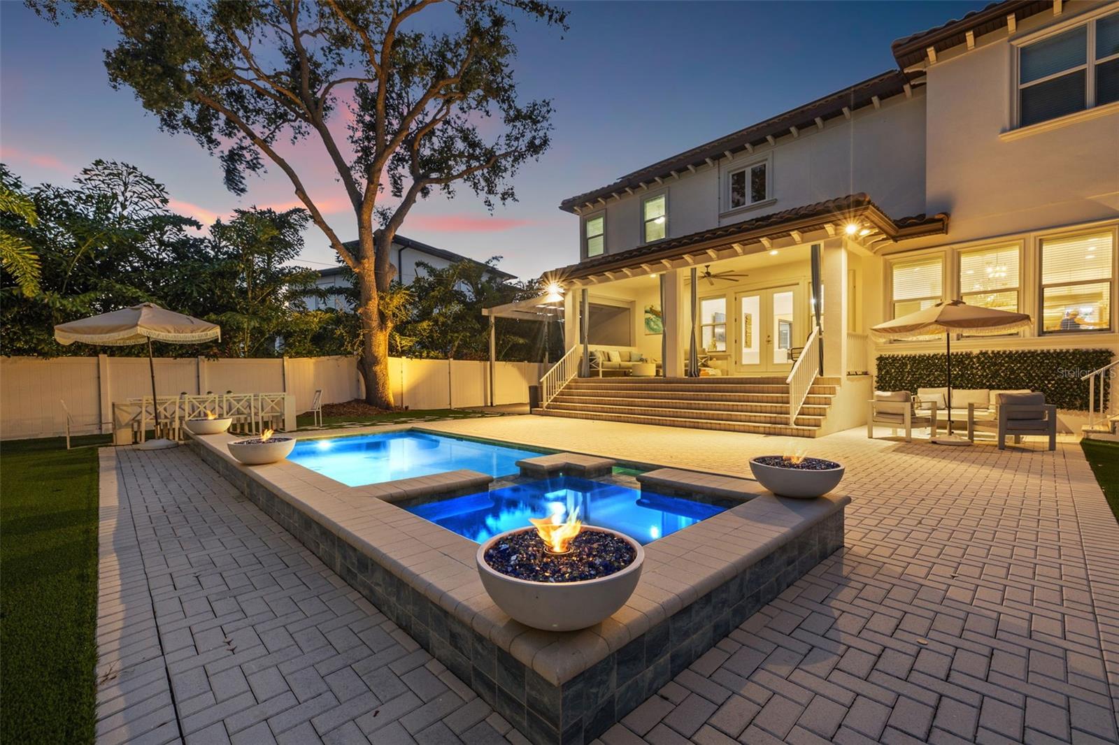 Listing photo id 0 for 439 Bayview Drive Ne