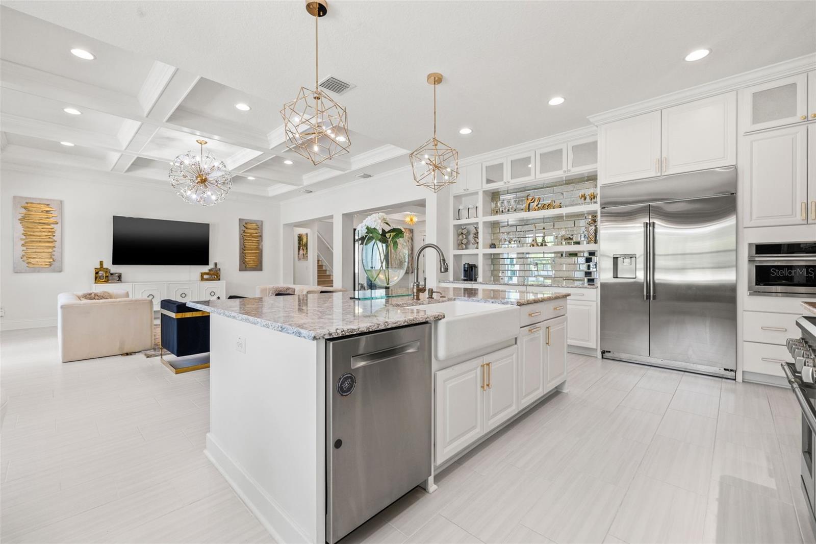 Listing photo id 18 for 439 Bayview Drive Ne