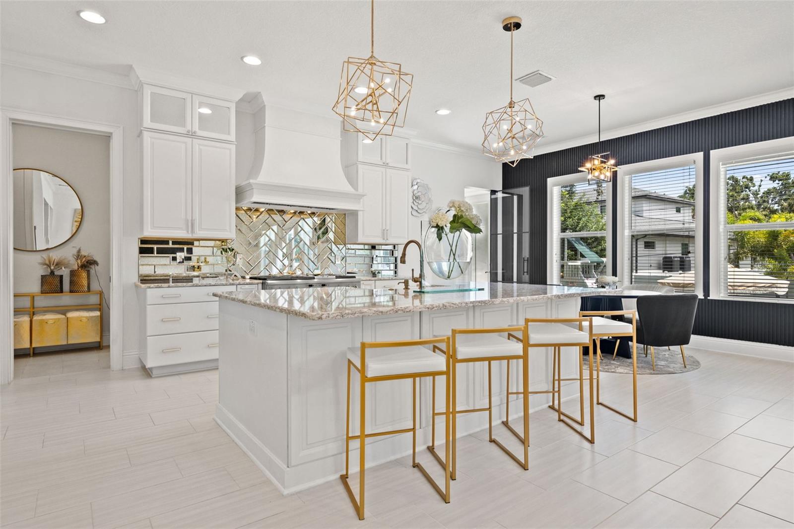 Listing photo id 21 for 439 Bayview Drive Ne