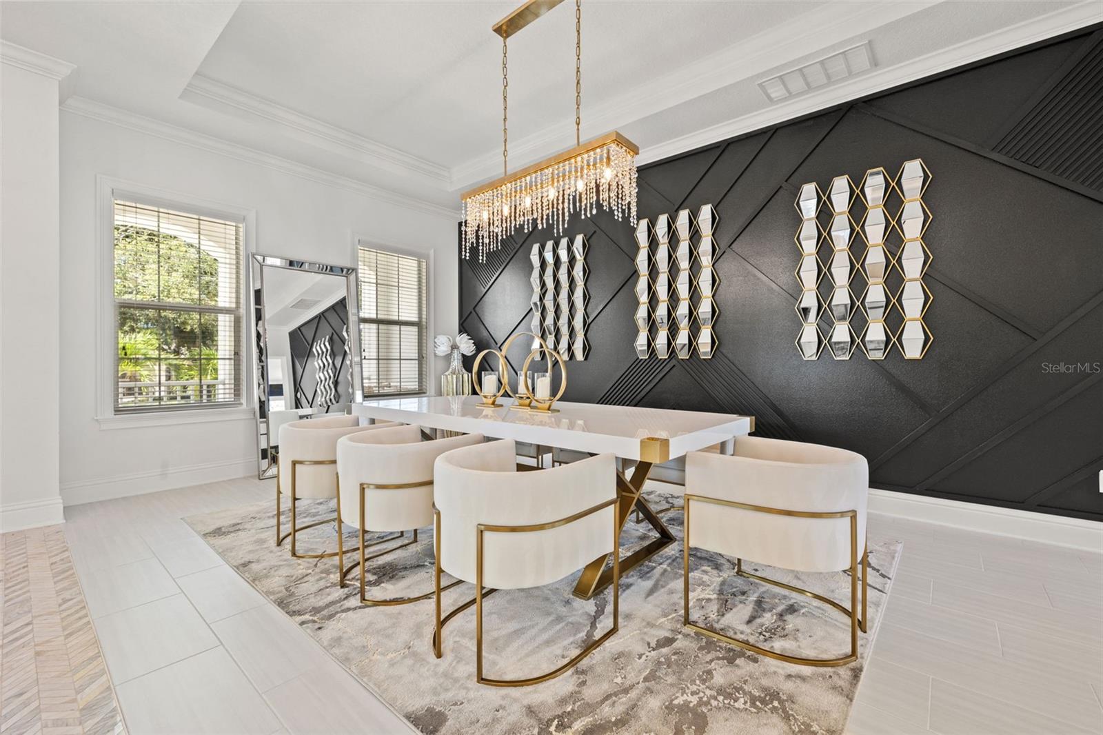 Listing photo id 2 for 439 Bayview Drive Ne