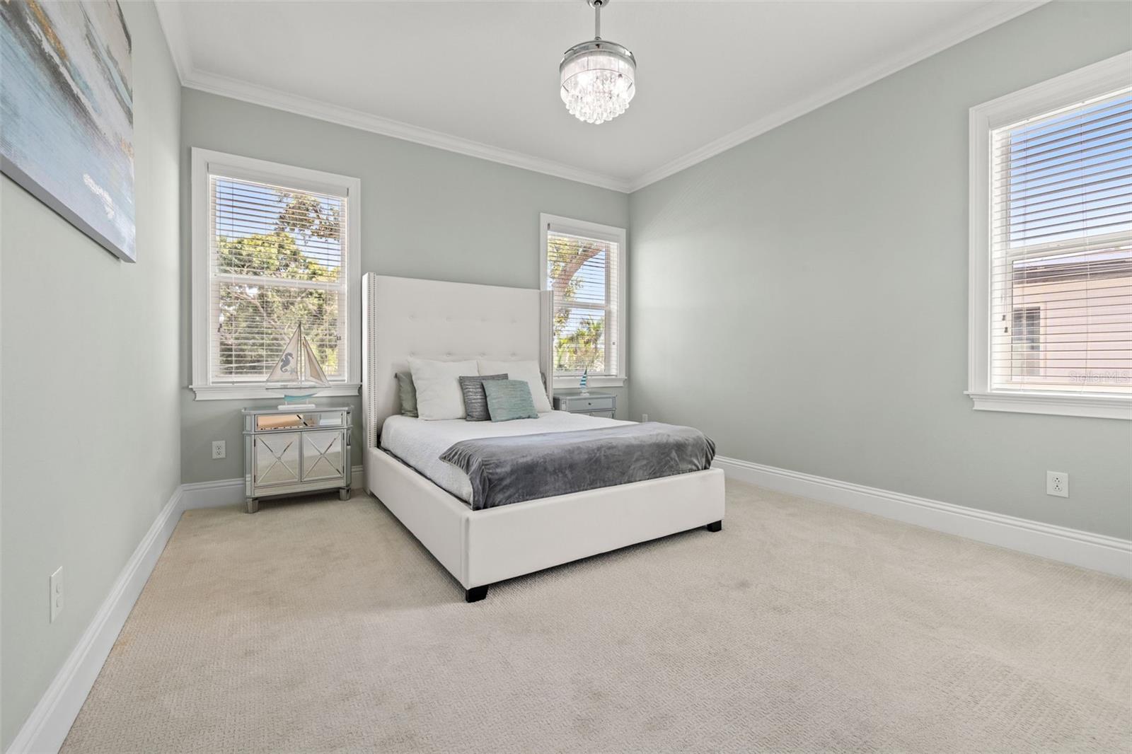 Listing photo id 44 for 439 Bayview Drive Ne
