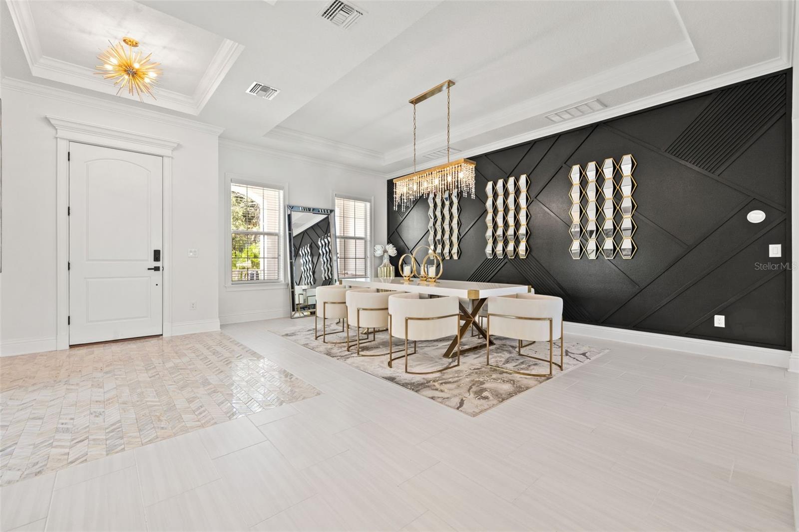 Listing photo id 3 for 439 Bayview Drive Ne