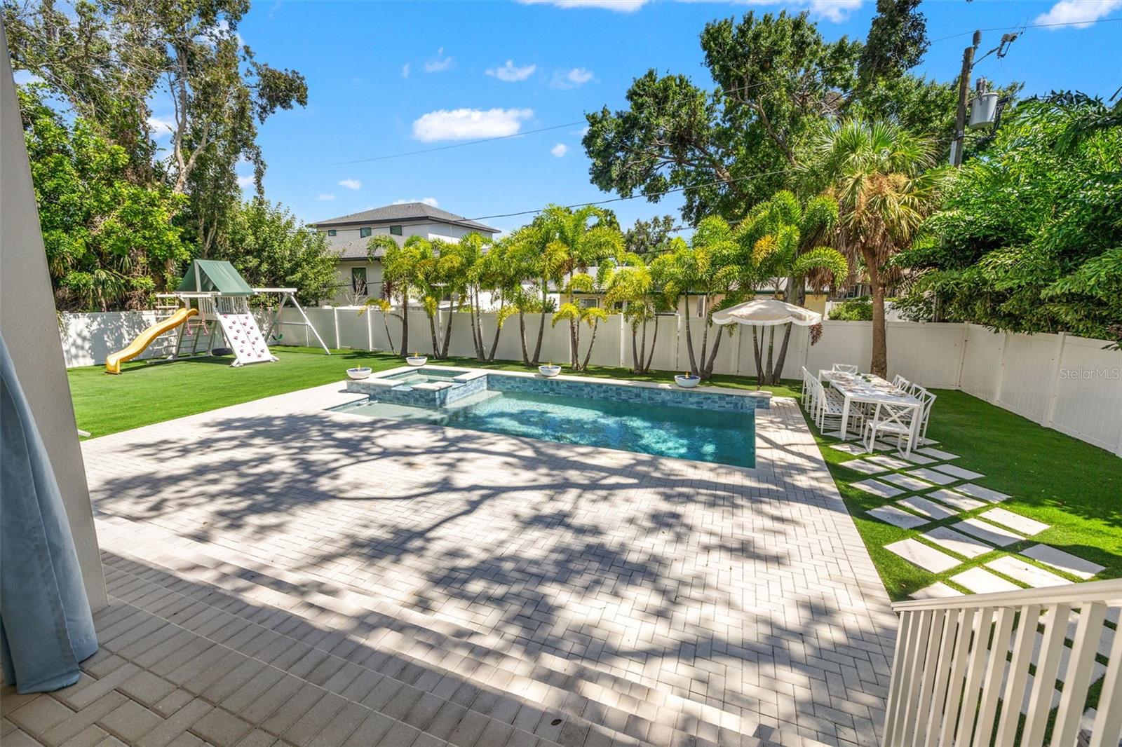 Listing photo id 53 for 439 Bayview Drive Ne