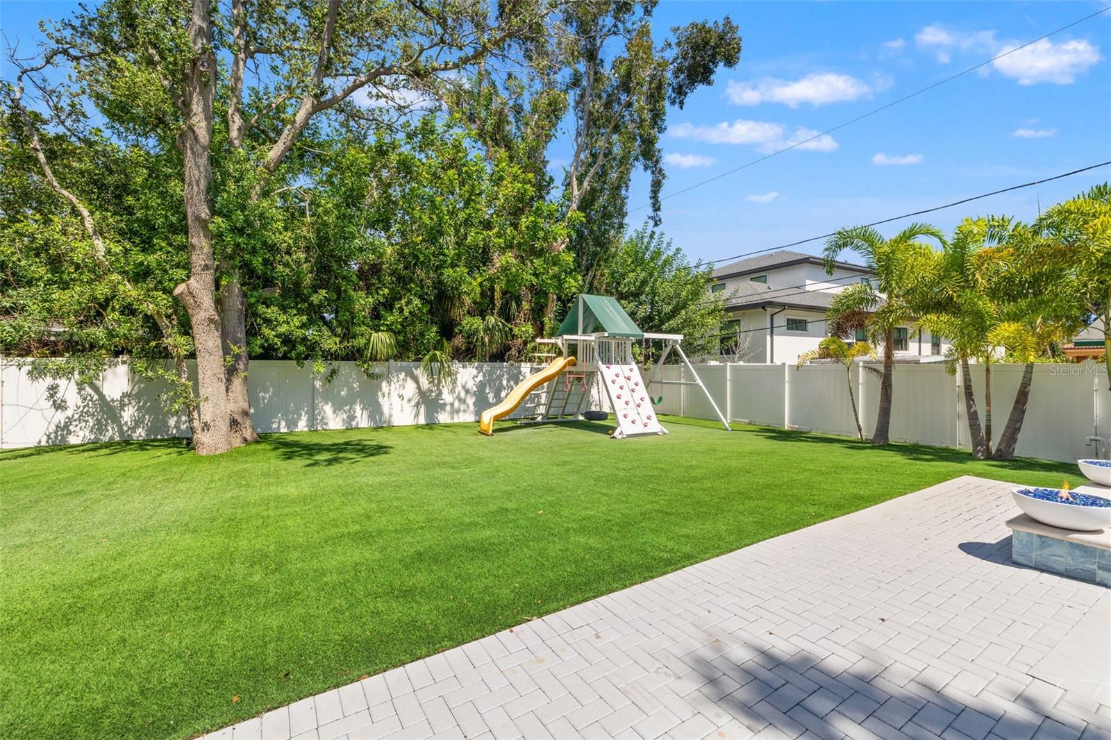 Listing photo id 58 for 439 Bayview Drive Ne