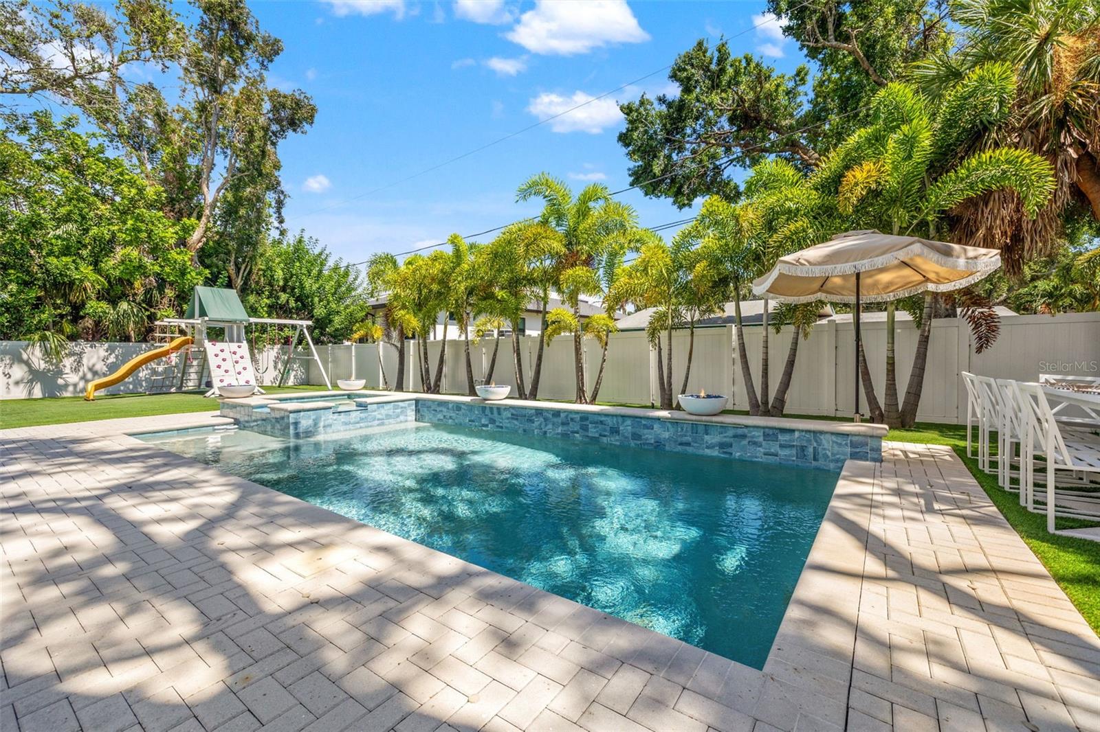 Listing photo id 61 for 439 Bayview Drive Ne