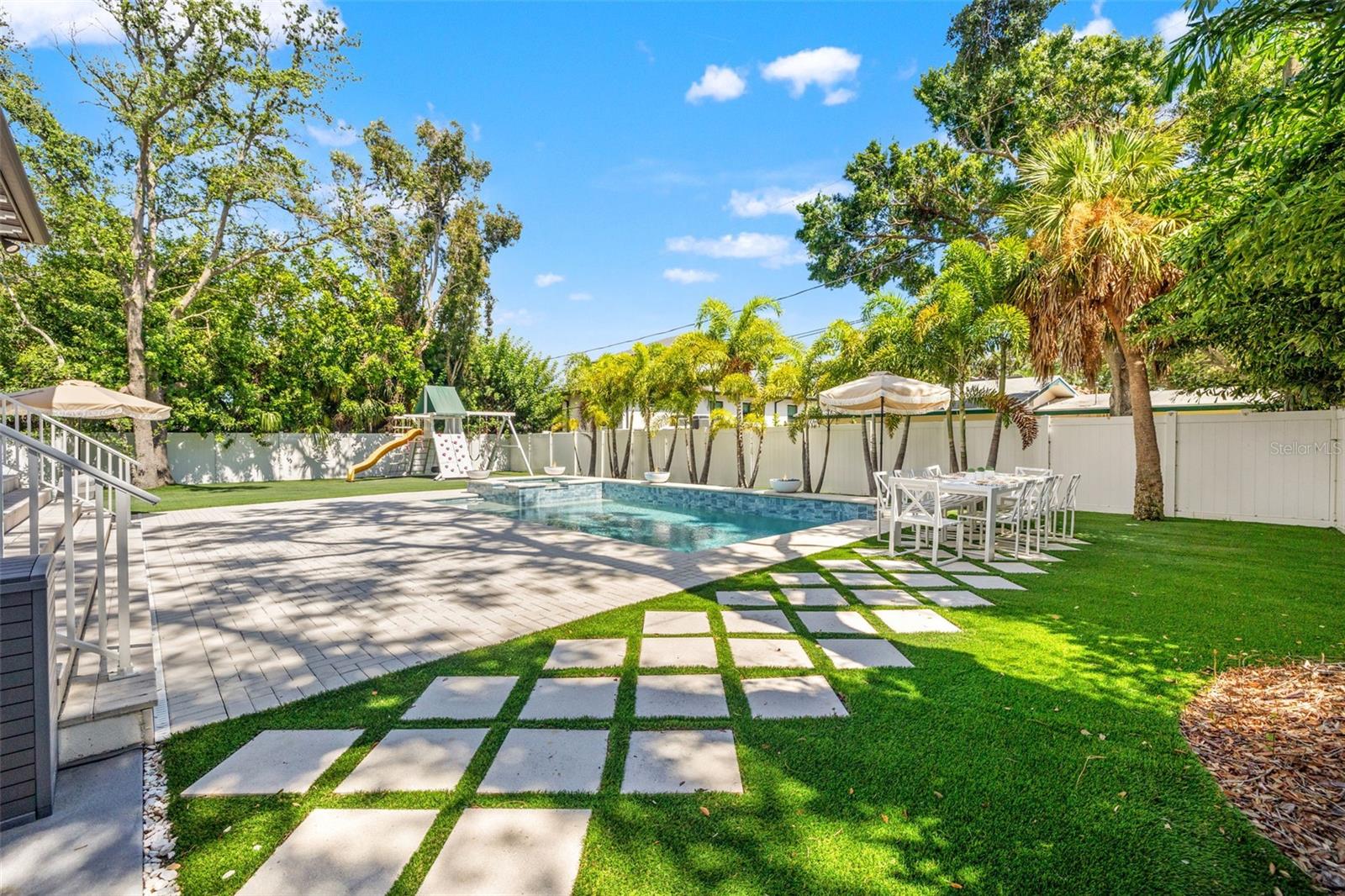 Listing photo id 64 for 439 Bayview Drive Ne