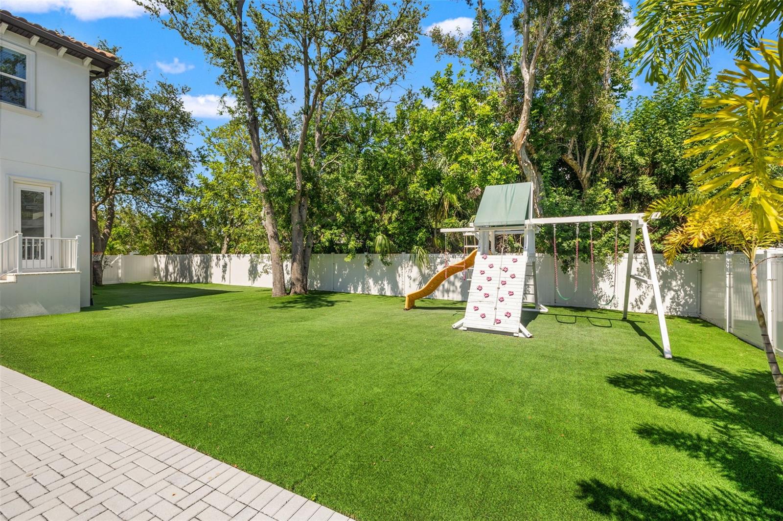 Listing photo id 65 for 439 Bayview Drive Ne