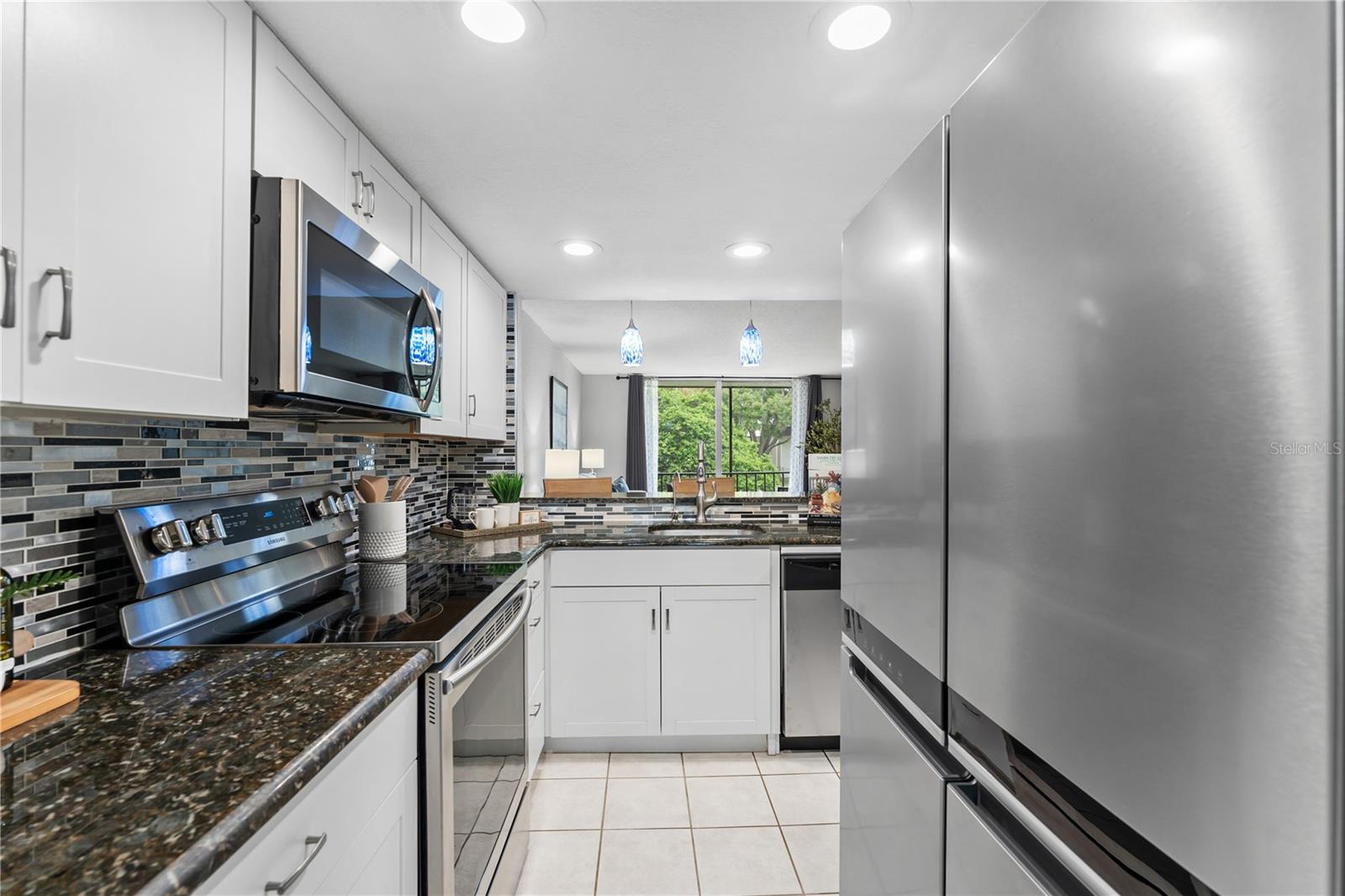 Image 17 of 62 For 809 Russell Lane 321