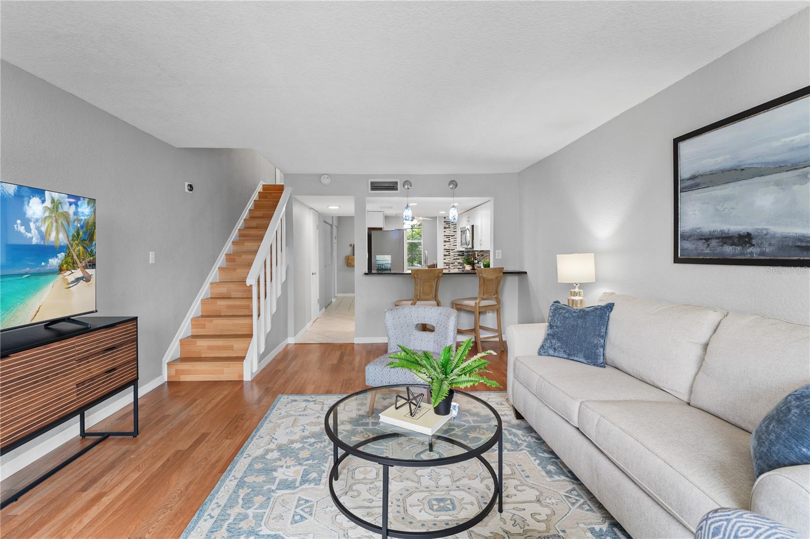 Image 2 of 62 For 809 Russell Lane 321