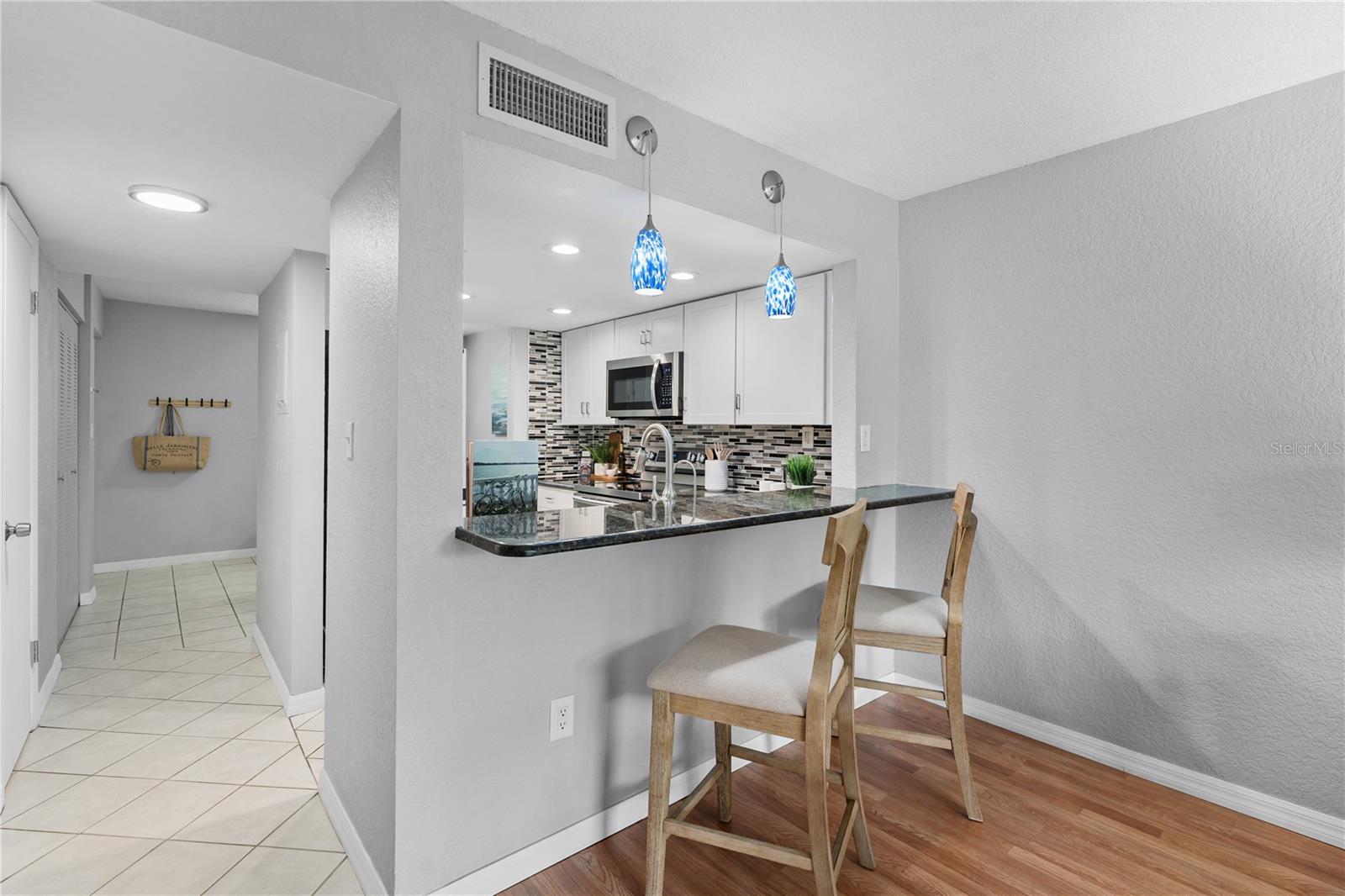 Image 22 of 62 For 809 Russell Lane 321