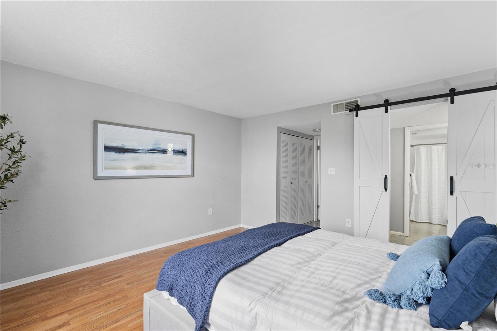 Image 26 of 62 For 809 Russell Lane 321