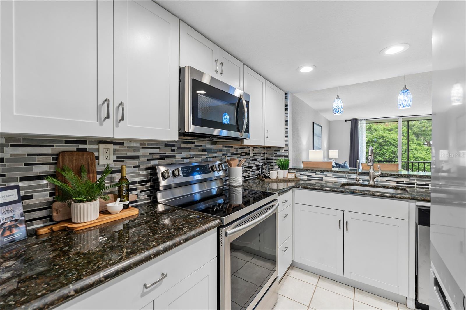 Image 3 of 62 For 809 Russell Lane 321