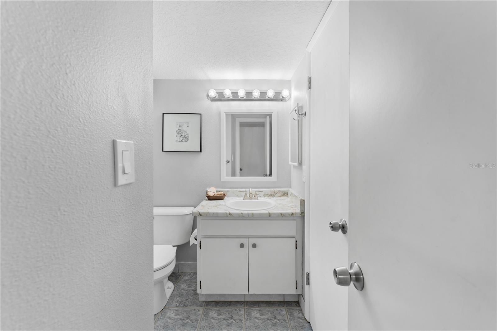 Image 31 of 62 For 809 Russell Lane 321
