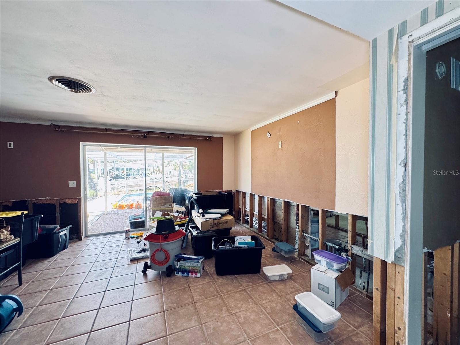 Image 10 of 19 For 5116 Venetian Boulevard Ne