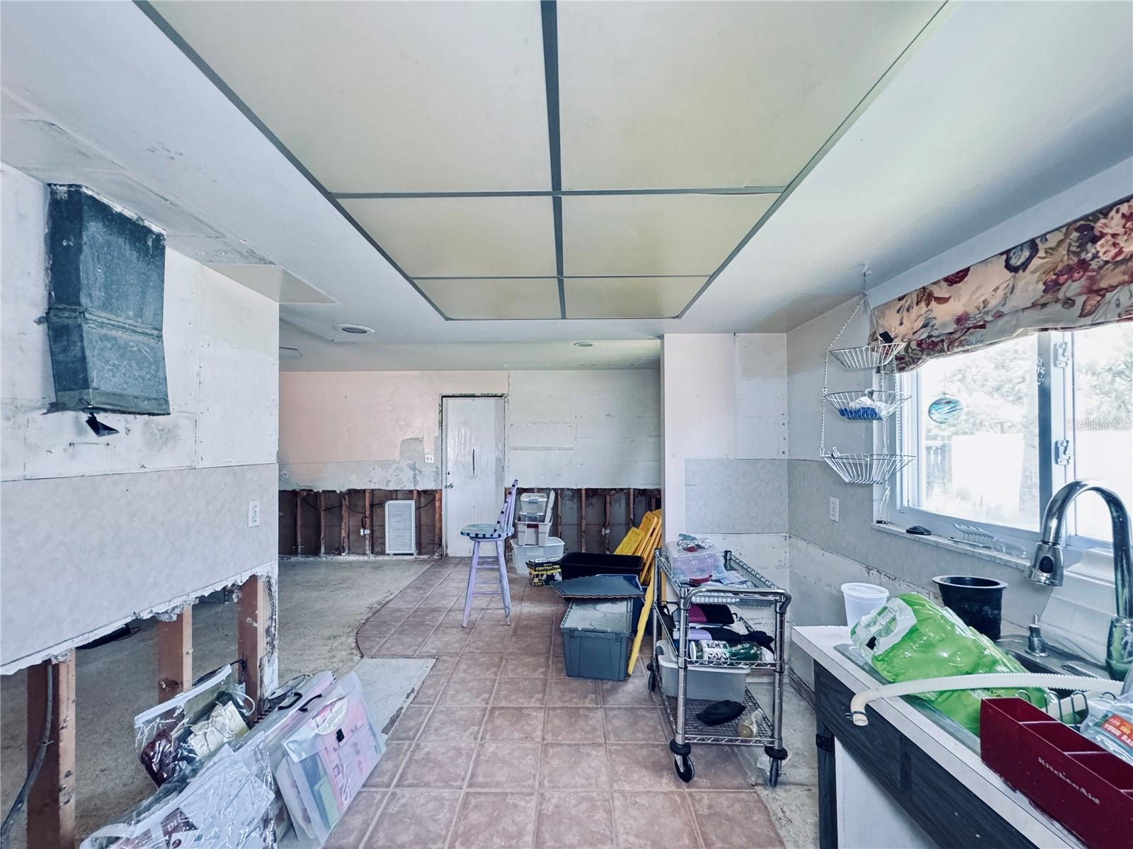 Image 12 of 19 For 5116 Venetian Boulevard Ne