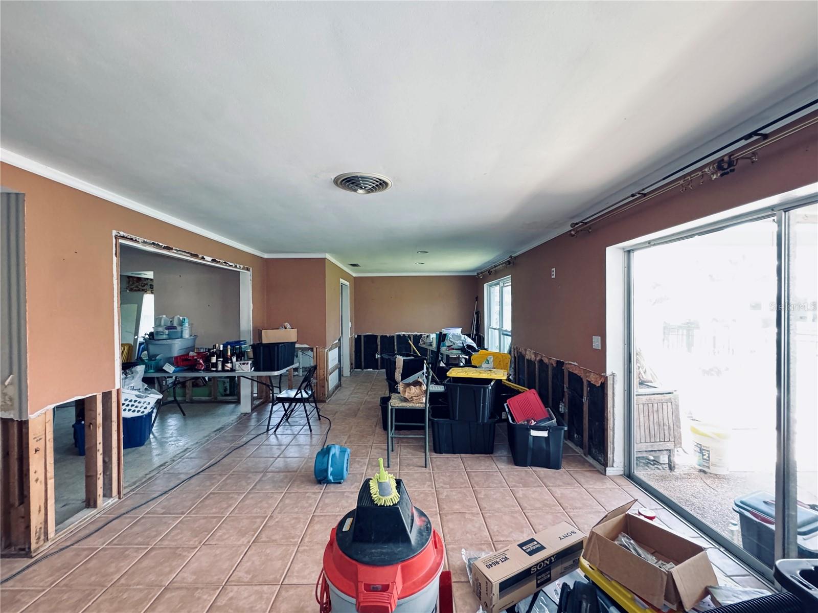 Image 14 of 19 For 5116 Venetian Boulevard Ne