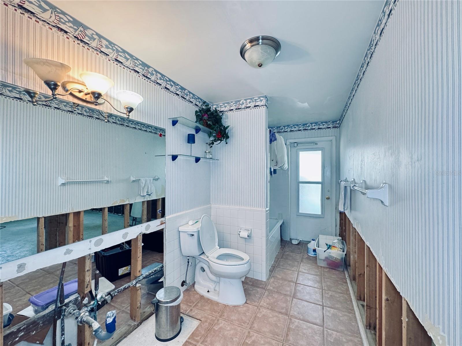 Image 4 of 19 For 5116 Venetian Boulevard Ne