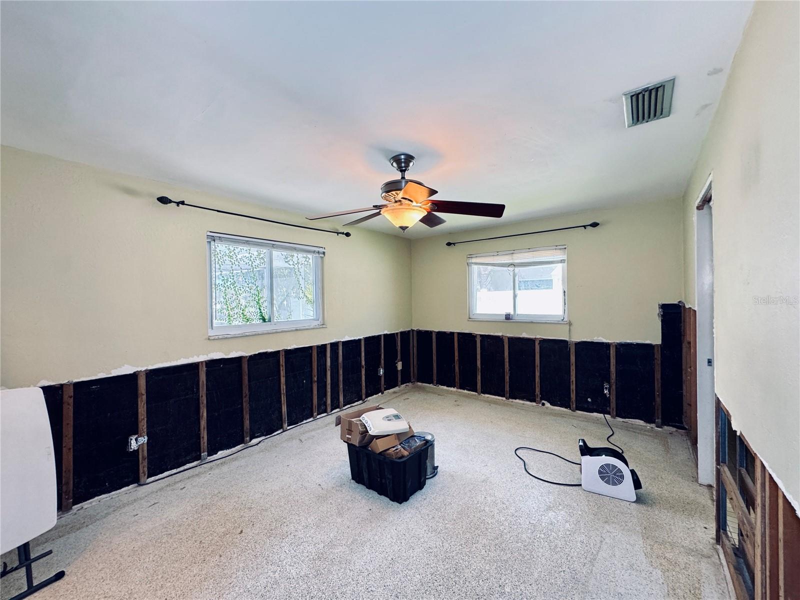 Image 7 of 19 For 5116 Venetian Boulevard Ne
