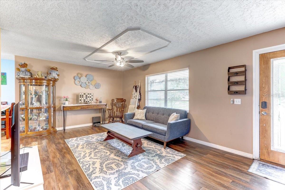 Image 4 of 51 For 320 Pheasant Circle