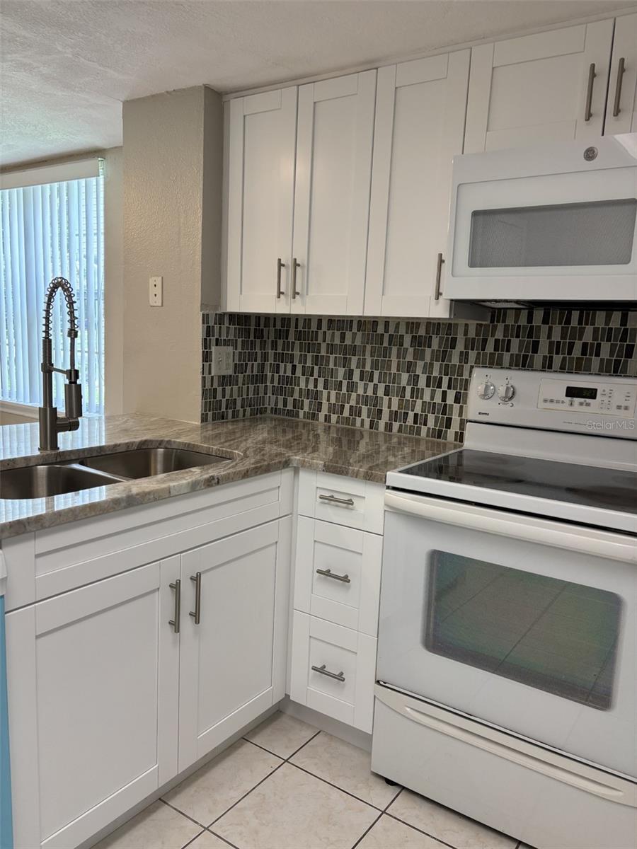 Image 5 of 18 For 8525 J R Manor Drive