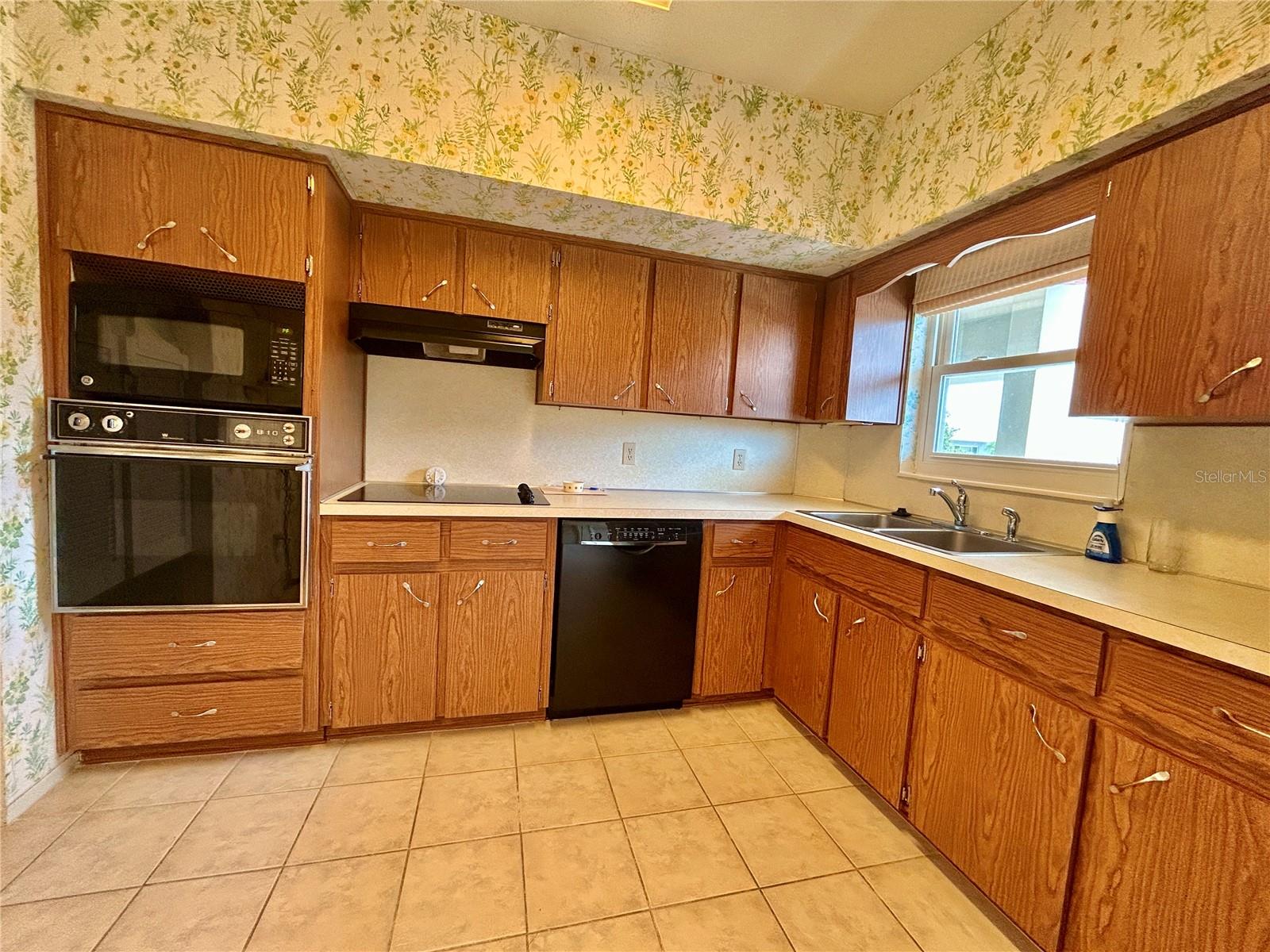 Image 10 of 57 For 2350 Haitian Drive 60