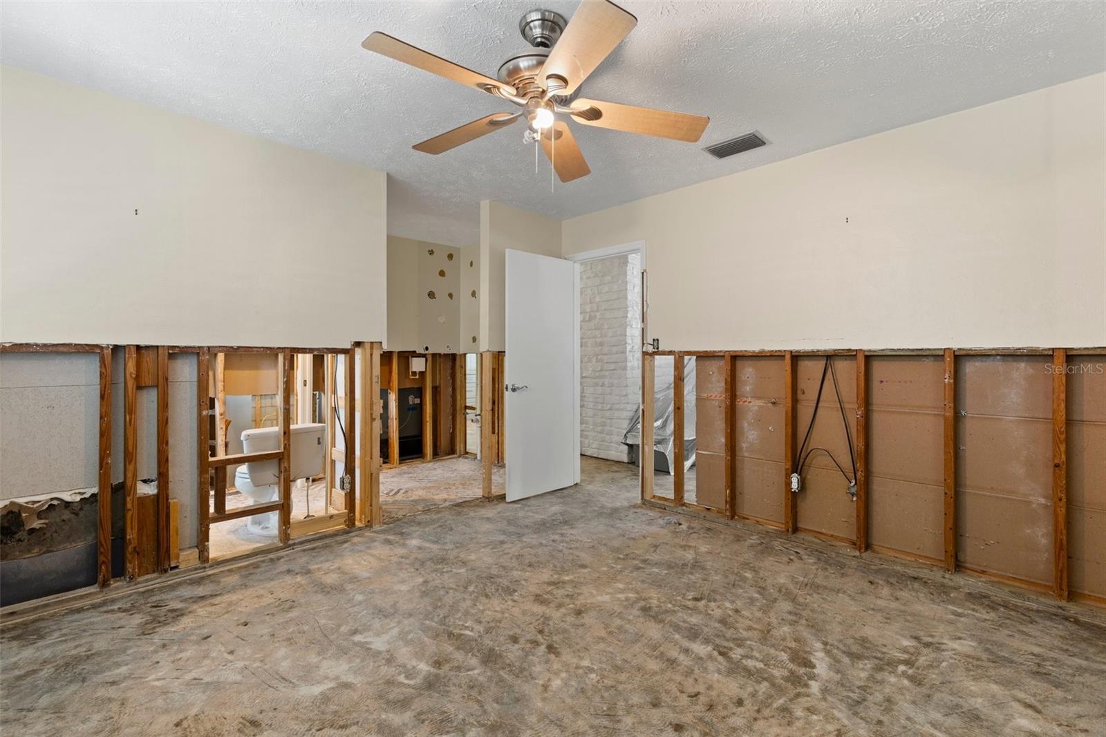 Image 11 of 25 For 163 Barbados Avenue
