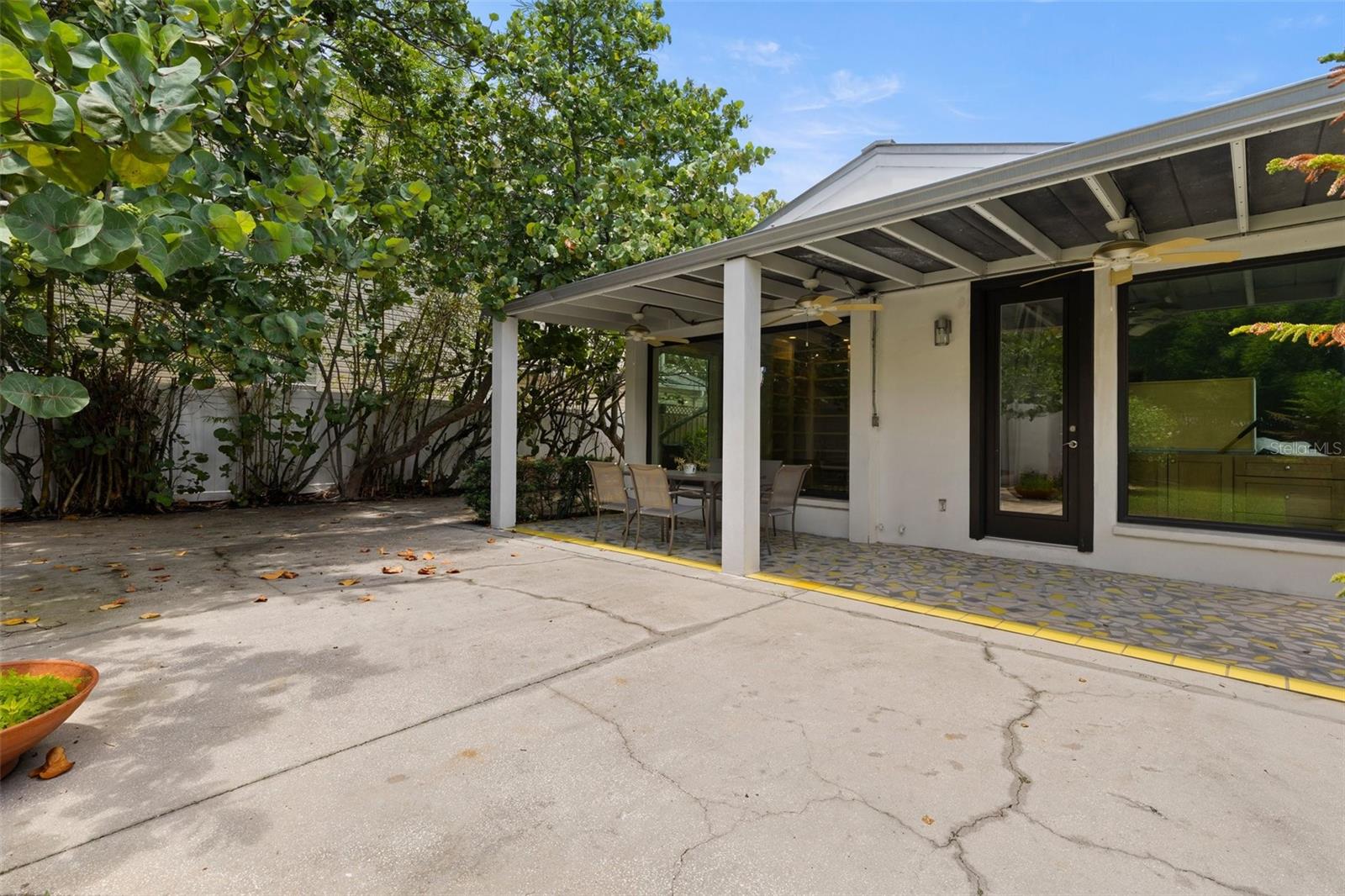Image 6 of 25 For 163 Barbados Avenue