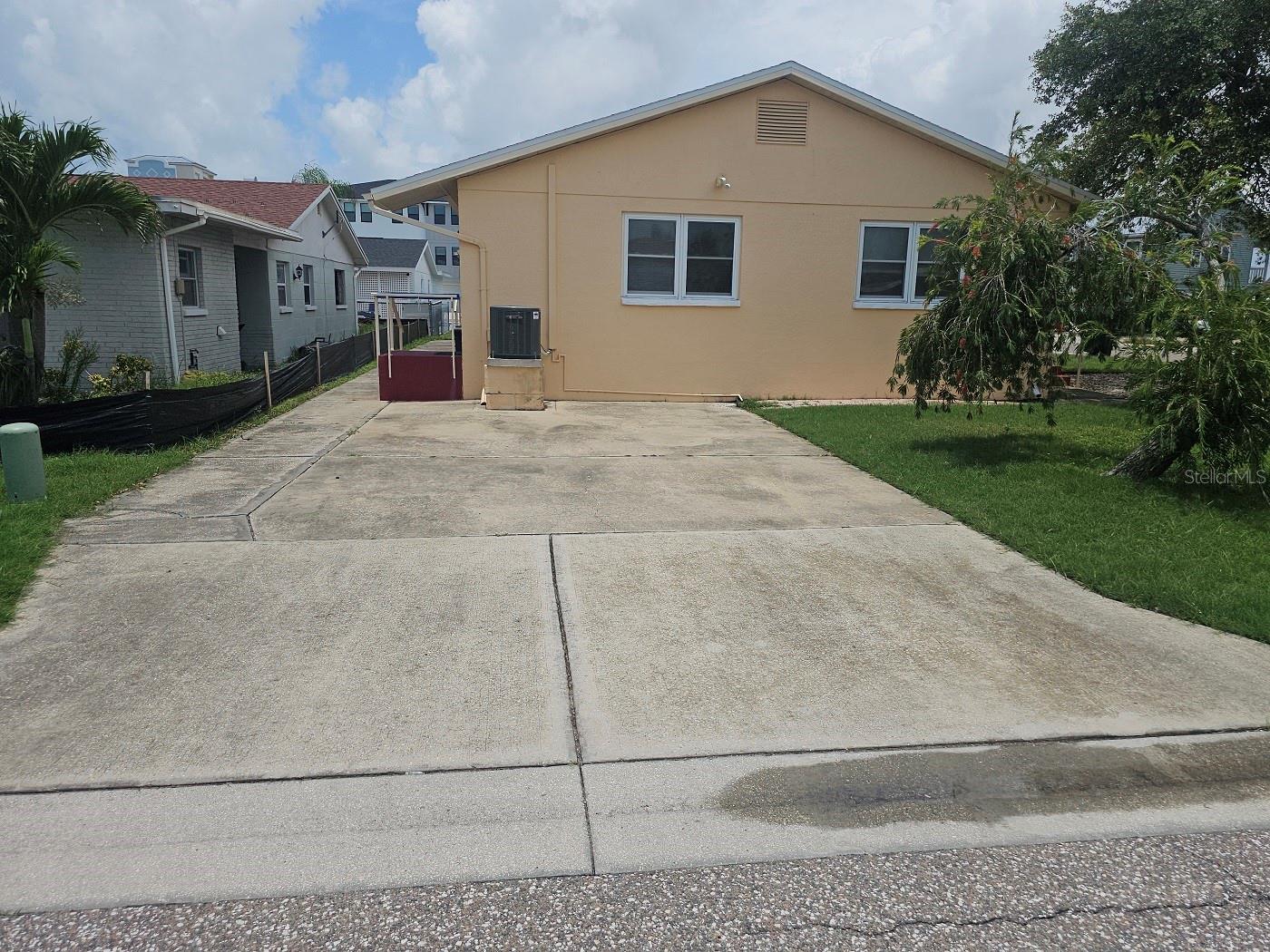Image 4 of 26 For 175 174th Terrace Drive E 1
