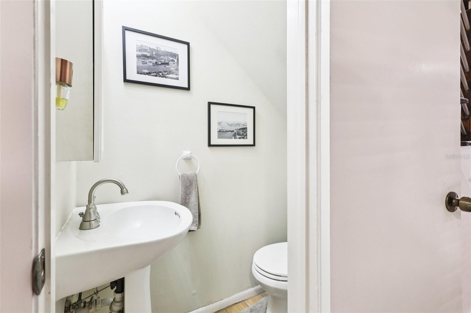 Image 19 of 53 For 2405 Stroud Avenue B