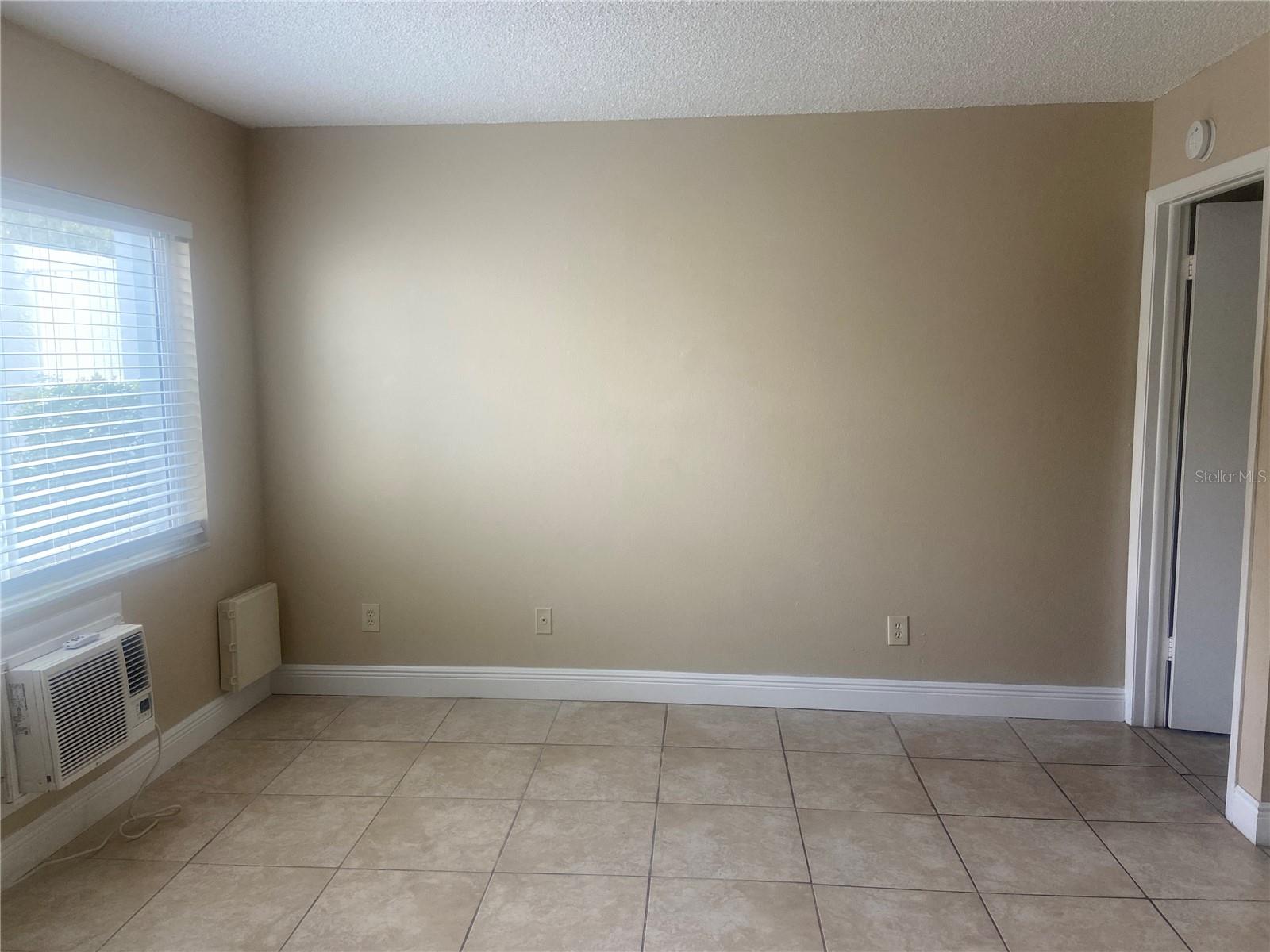 Image 4 of 17 For 4133 Dolphin Drive 4133