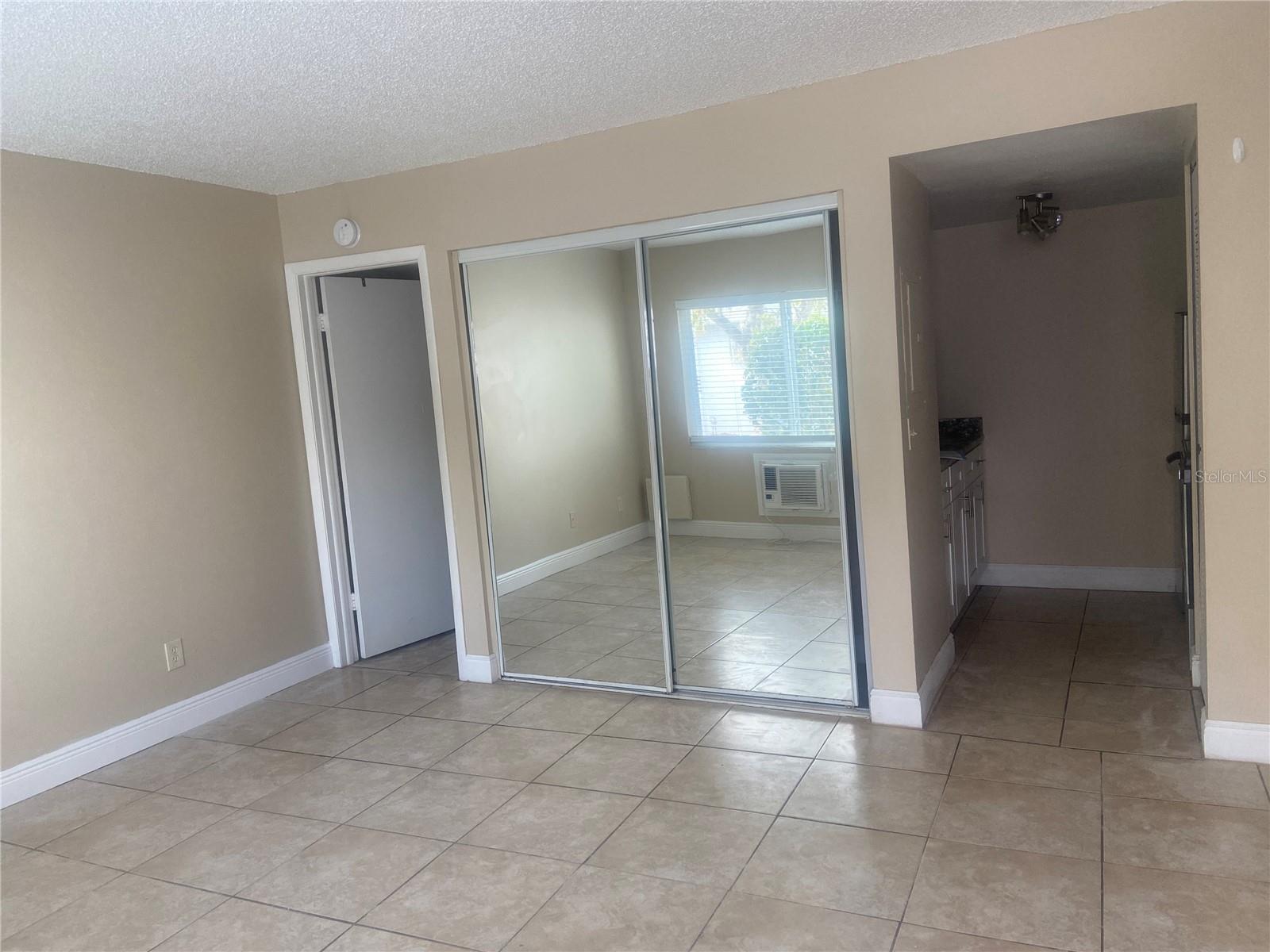 Image 5 of 17 For 4133 Dolphin Drive 4133