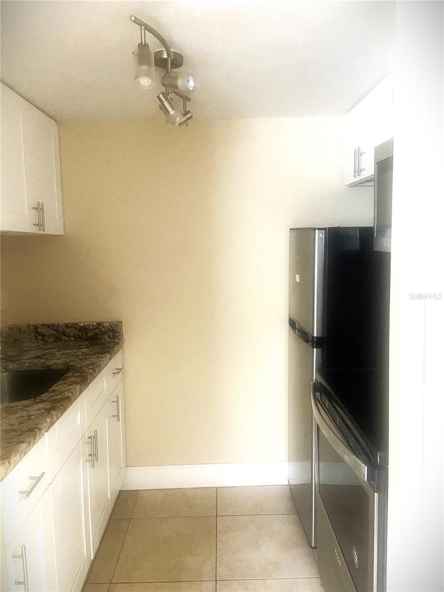 Image 6 of 17 For 4133 Dolphin Drive 4133