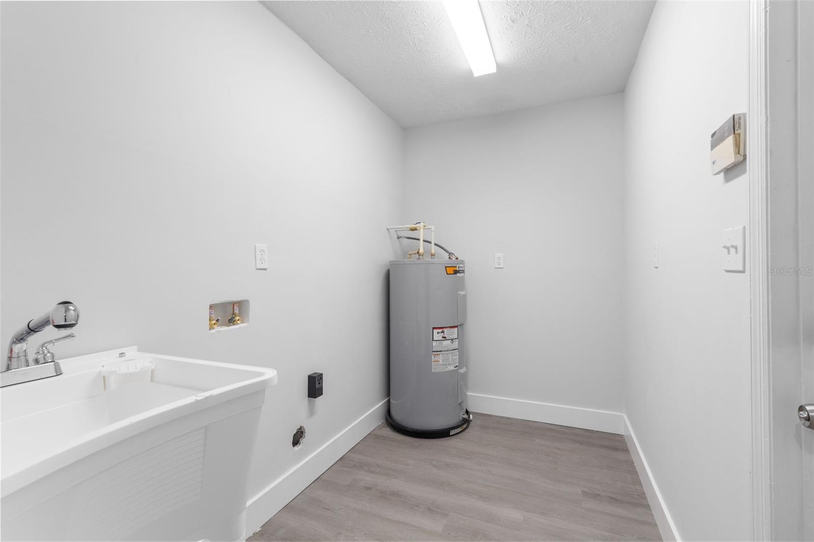 Image 12 of 71 For 1802 Parkwood Drive
