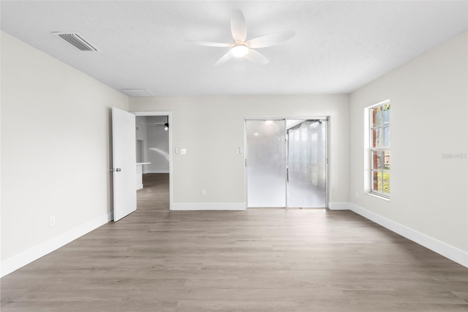 Image 22 of 71 For 1802 Parkwood Drive