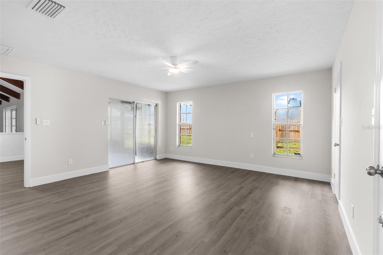 Image 24 of 71 For 1802 Parkwood Drive