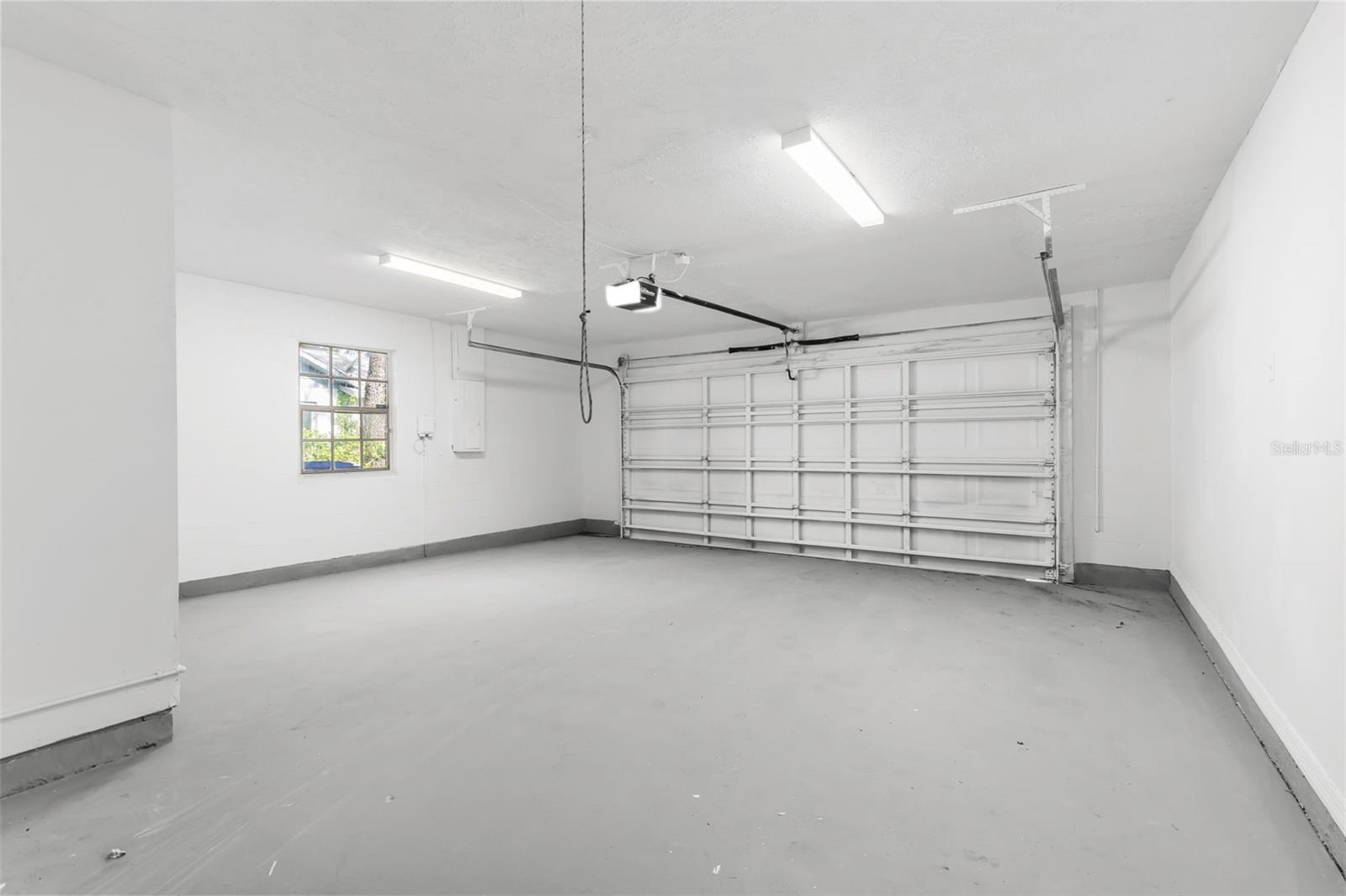 Image 40 of 71 For 1802 Parkwood Drive