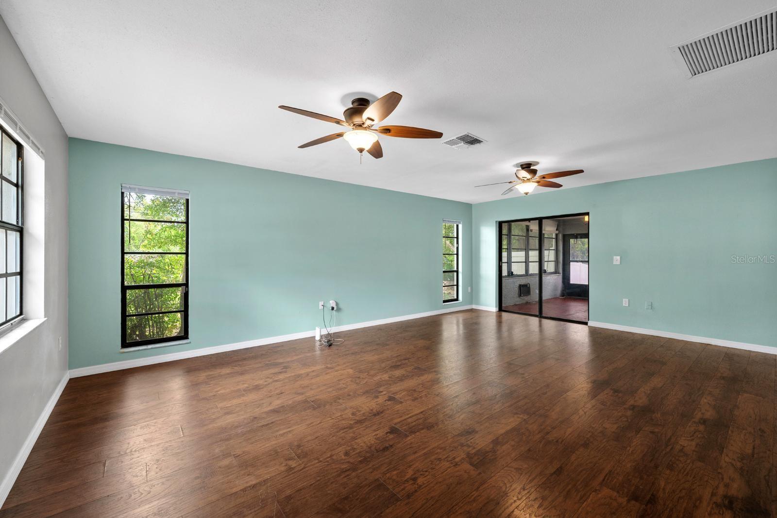 Image 7 of 27 For 7505 Bramblewood Drive