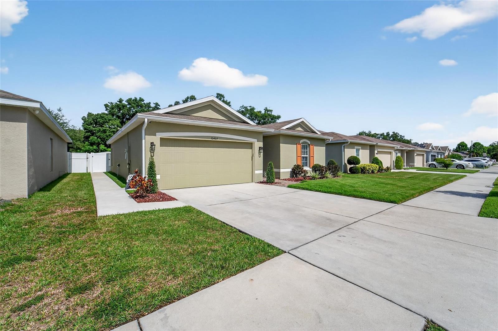 Image 2 of 44 For 10409 Candleberry Woods Lane