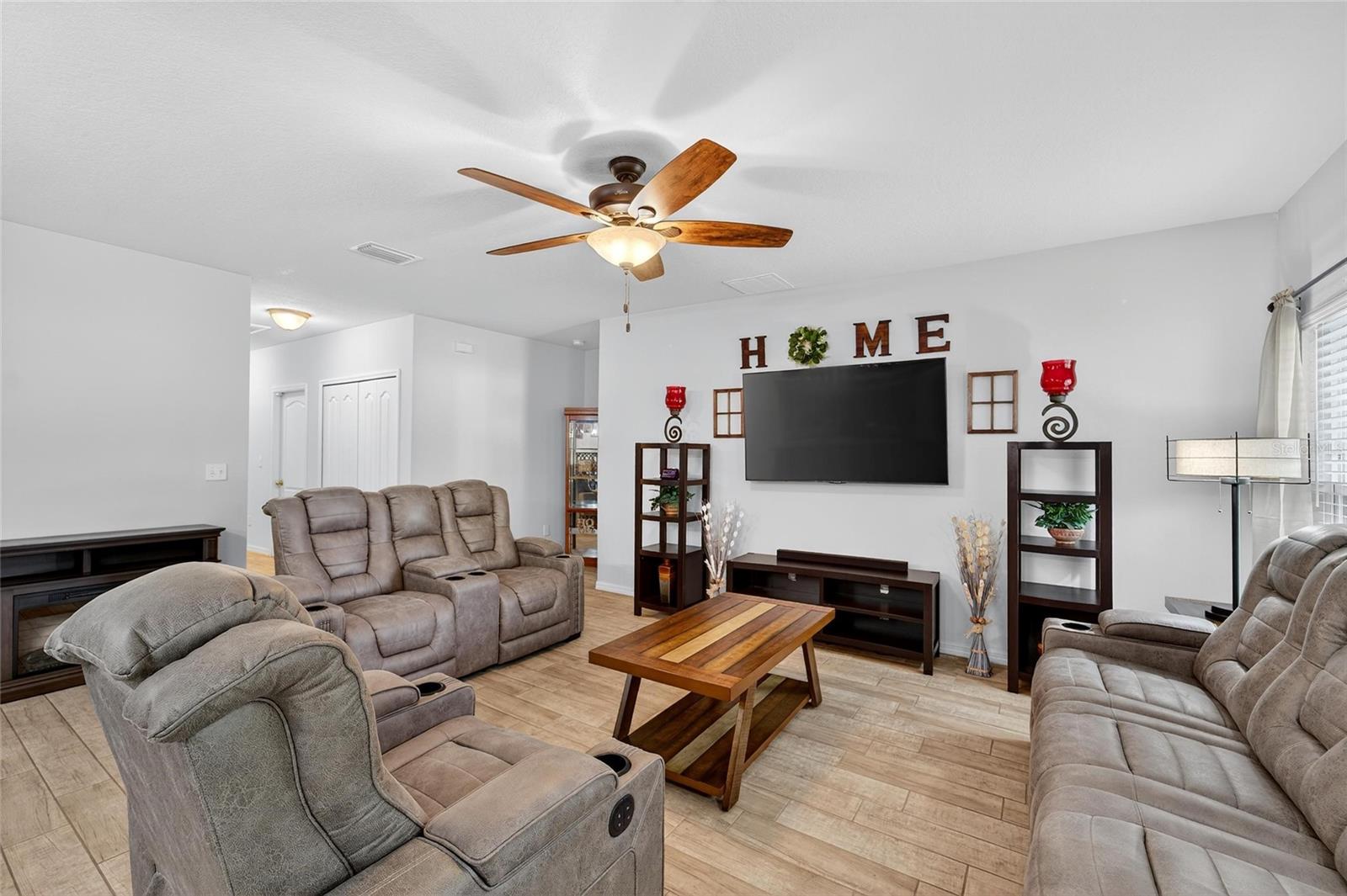Image 20 of 44 For 10409 Candleberry Woods Lane