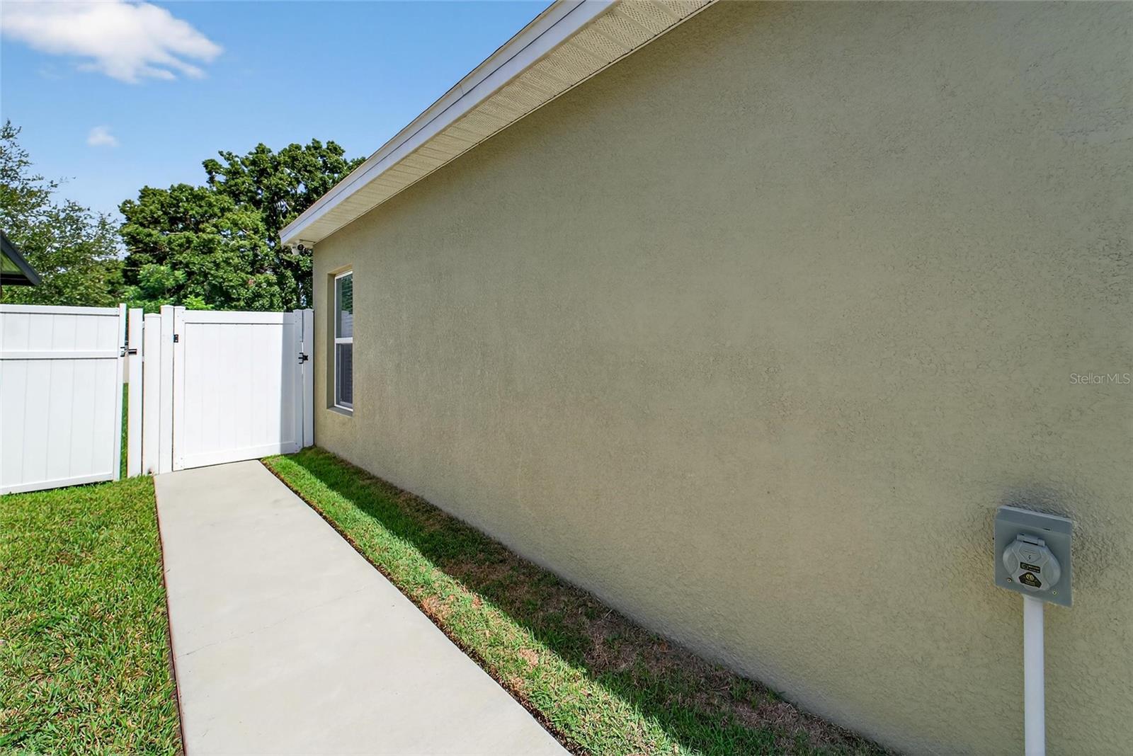 Image 43 of 44 For 10409 Candleberry Woods Lane