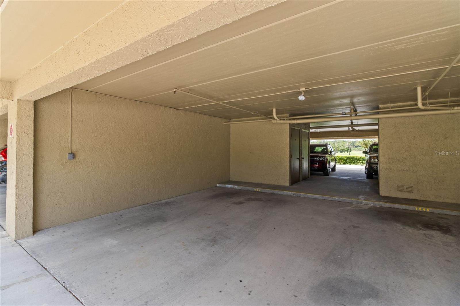 Image 27 of 35 For 1933 Golfview Drive 1933