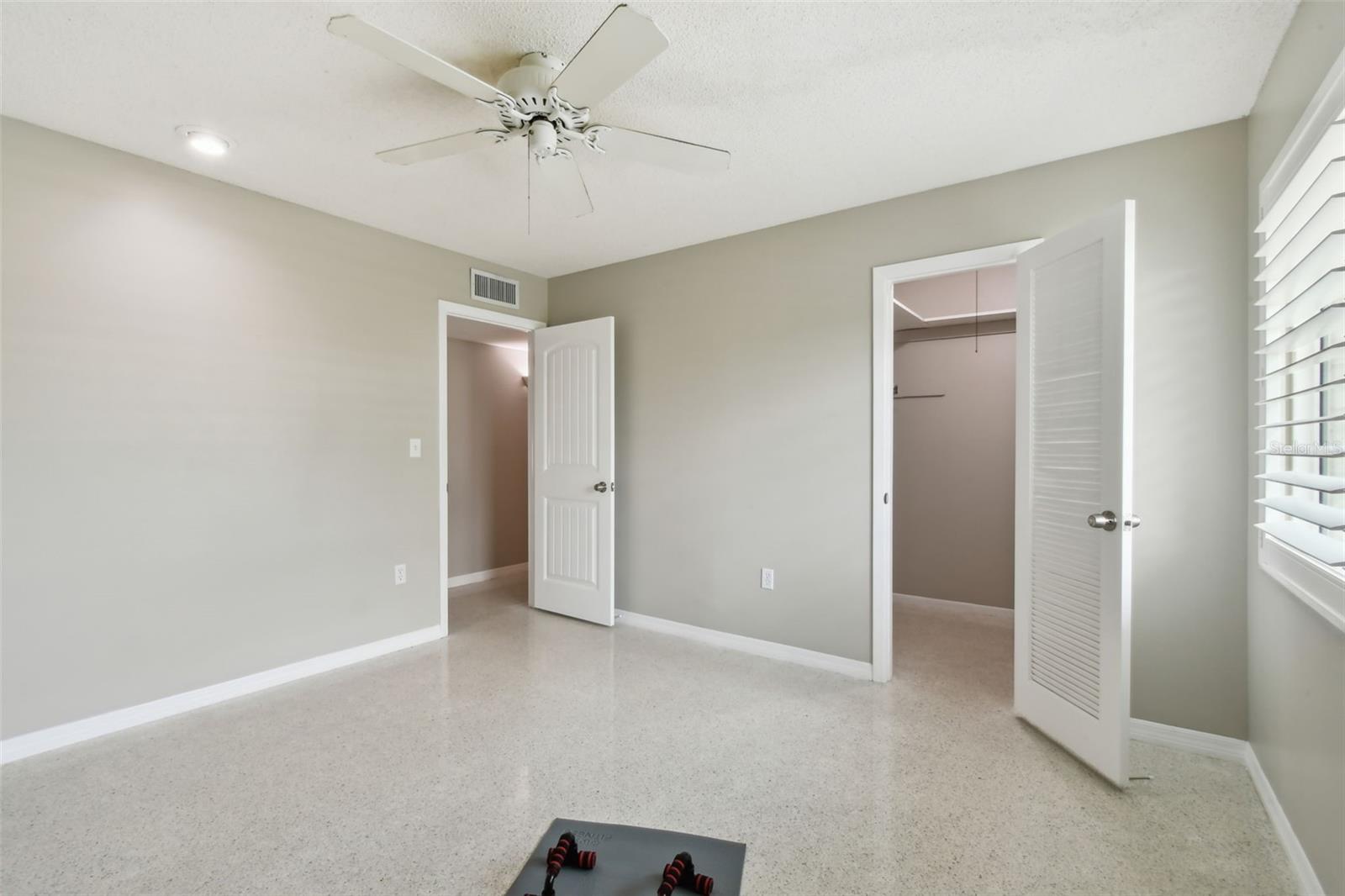 Image 25 of 100 For 226 Pebble Beach Boulevard 31