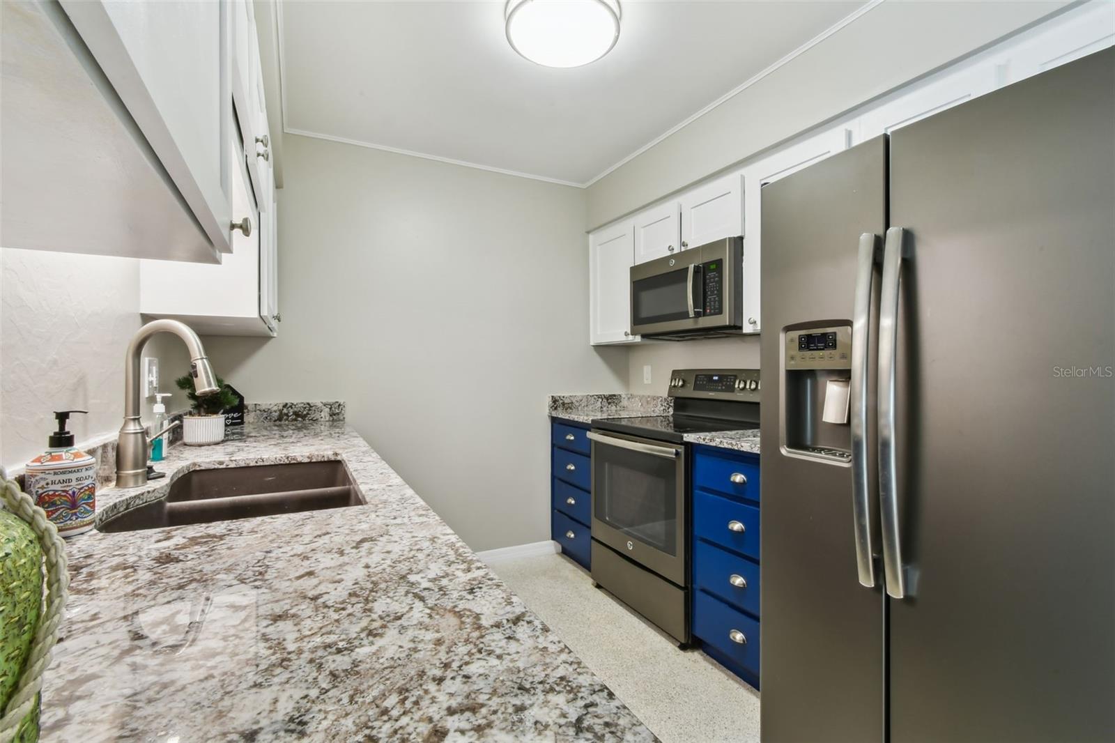 Image 39 of 100 For 226 Pebble Beach Boulevard 31