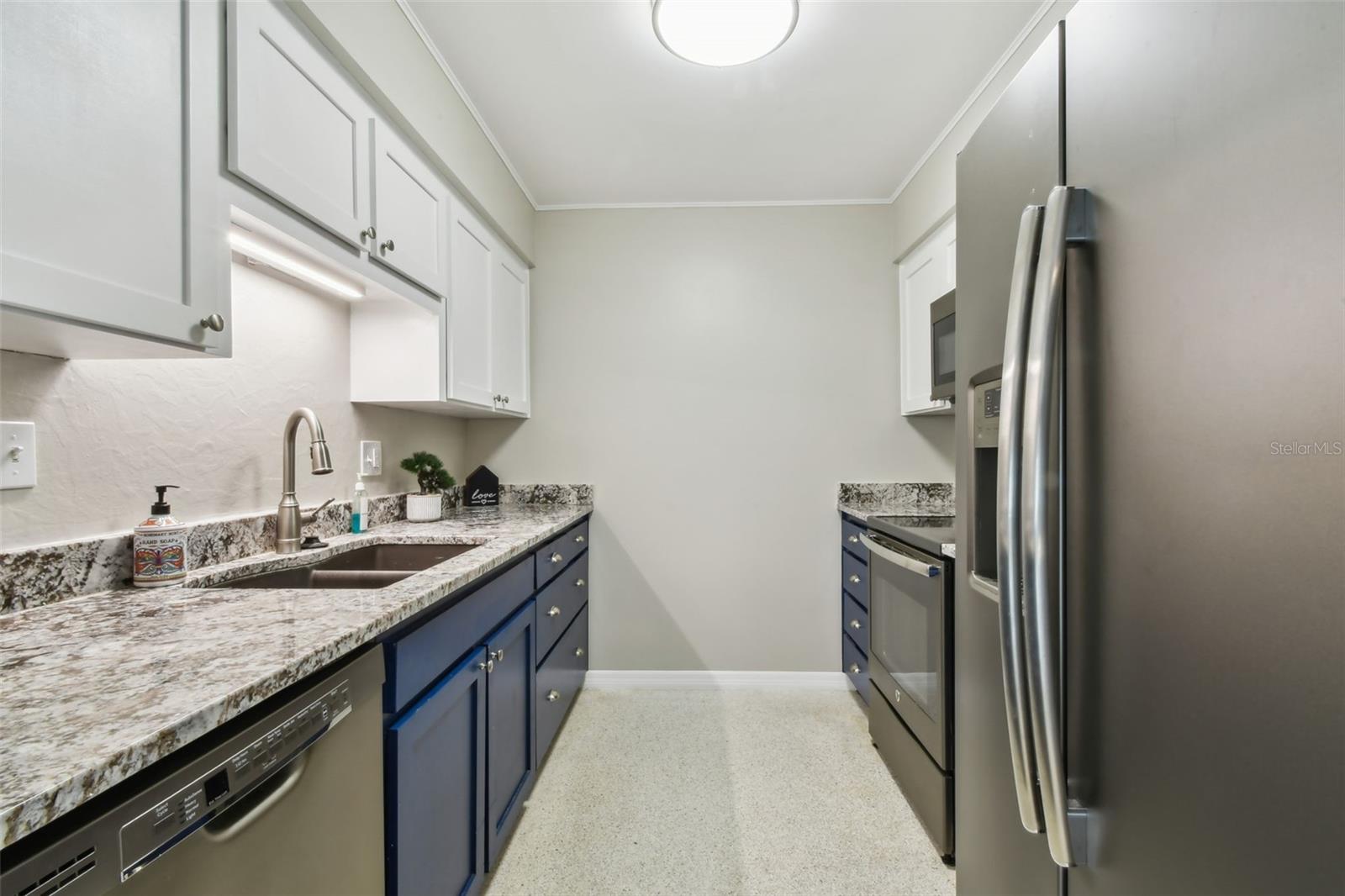 Image 40 of 100 For 226 Pebble Beach Boulevard 31