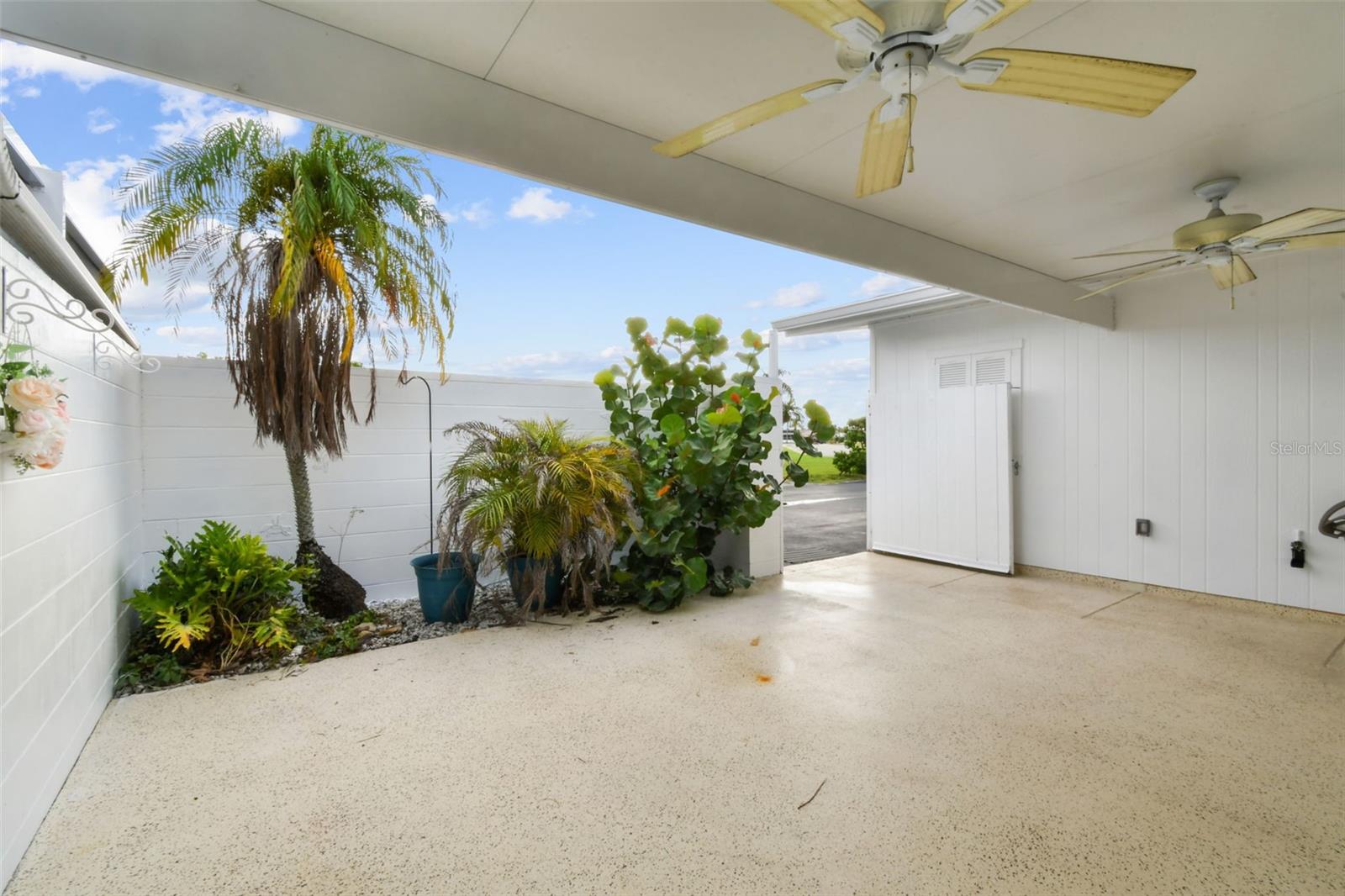 Image 8 of 100 For 226 Pebble Beach Boulevard 31