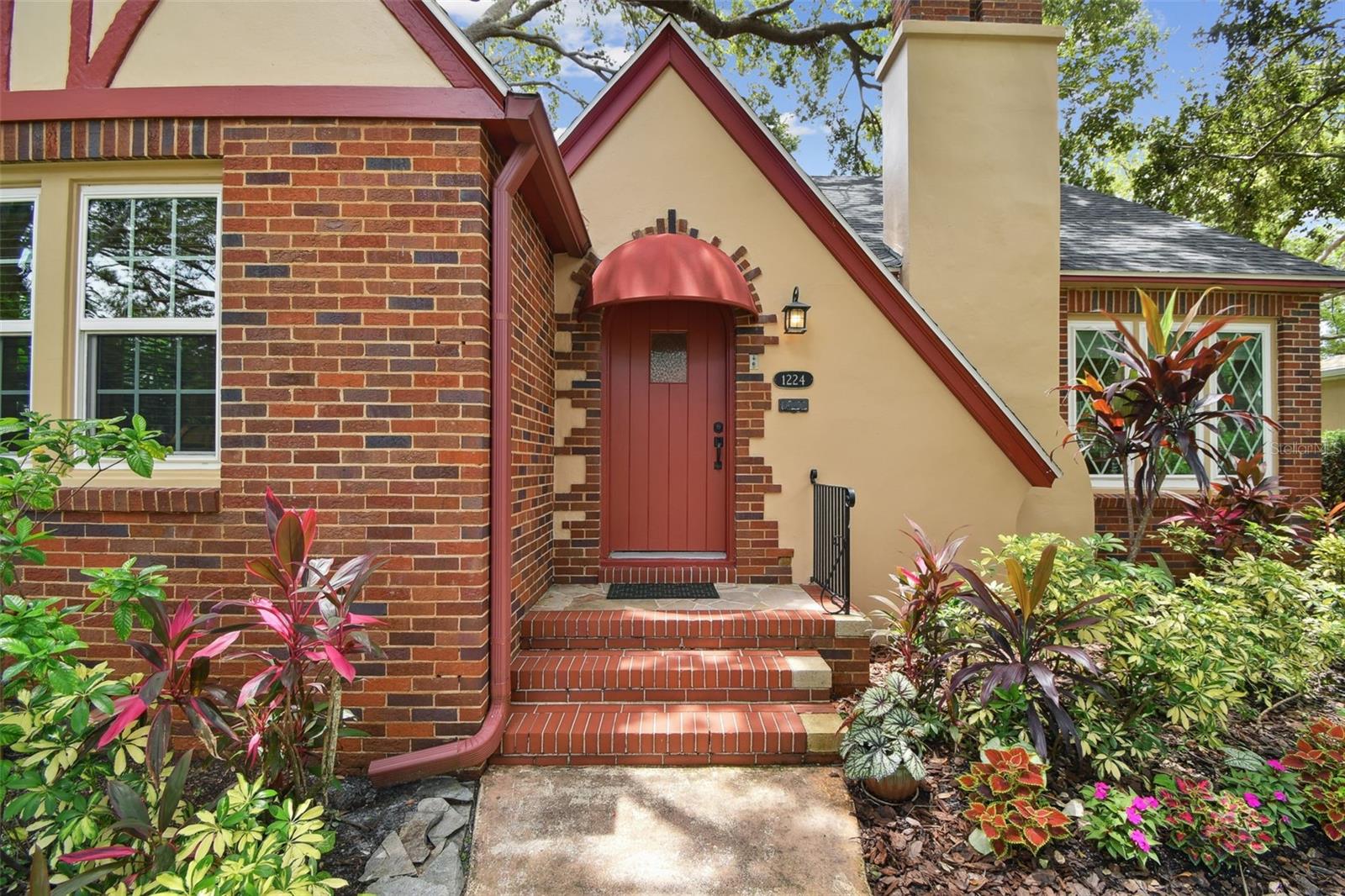 Image 2 of 46 For 1224 14th Avenue N